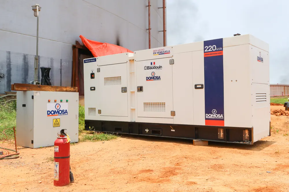 Planta eléctrica de 220 kVA suministrada e instalada en sitio
